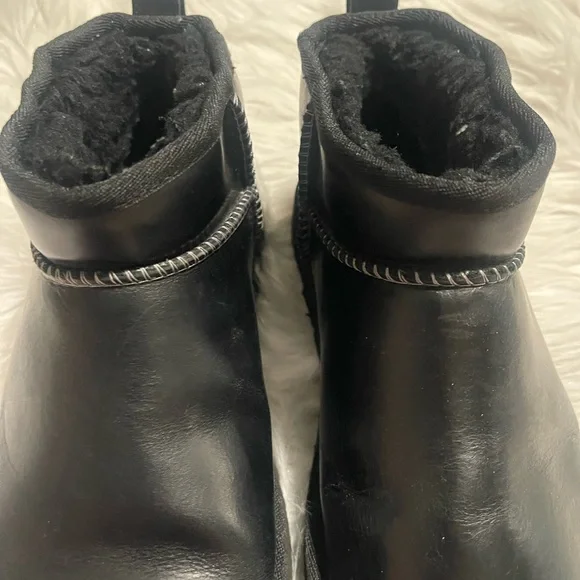 Black Leather Ugg ankle boots size 8 - Picture 2 of 4